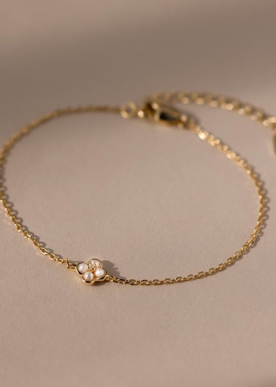 Rounded Pearl Flower Bracelet